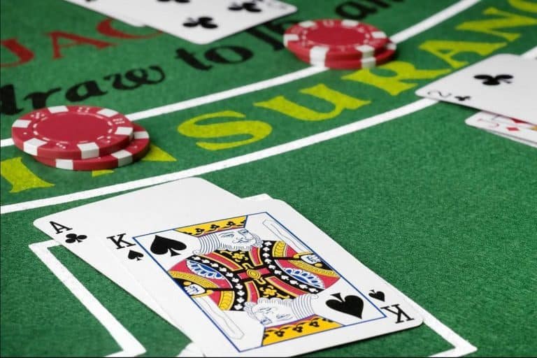 Casino-style slot games and live dealer tables on desklucky